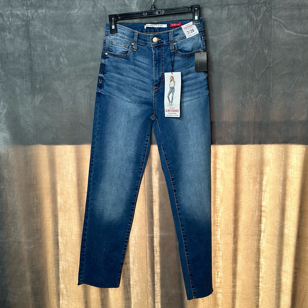 (7/28-NWT) $39|Celebrity Pink The Eleven Junior's Distressed Hi-Rise Skinny-Leg